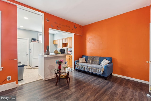 living area with recessed lighting, baseboards, and dark wood-style floors
