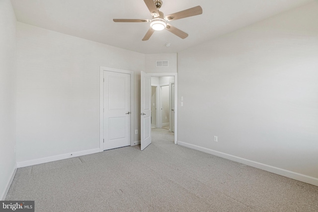 unfurnished room featuring light carpet, visible vents, and baseboards