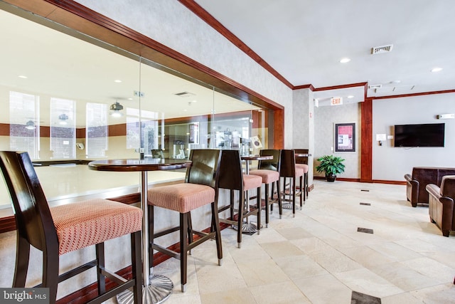 dining room with crown molding, visible vents, and baseboards