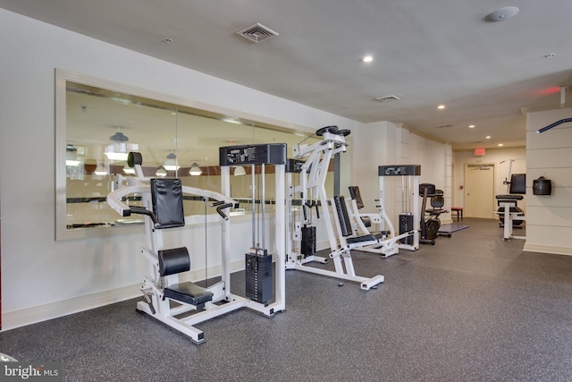 gym featuring visible vents, recessed lighting, and baseboards