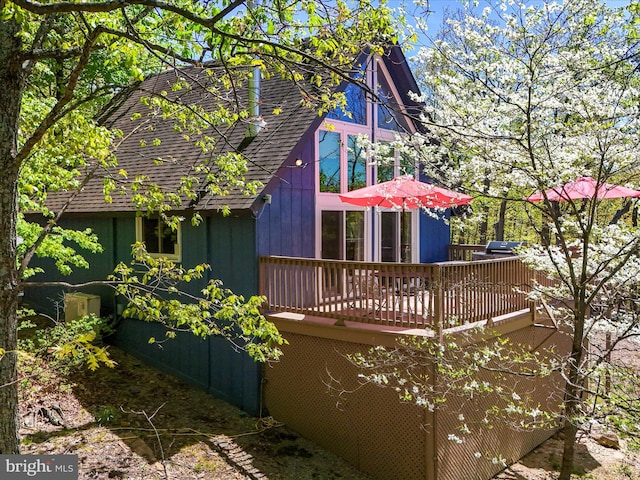 777 Timber Ln, Berkeley Springs, WV 25411 - back of house with roof with shingles and a deck