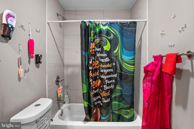 full bathroom with shower / bath combination with curtain and toilet