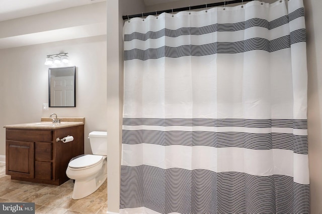 bathroom with a shower with shower curtain, toilet, and vanity