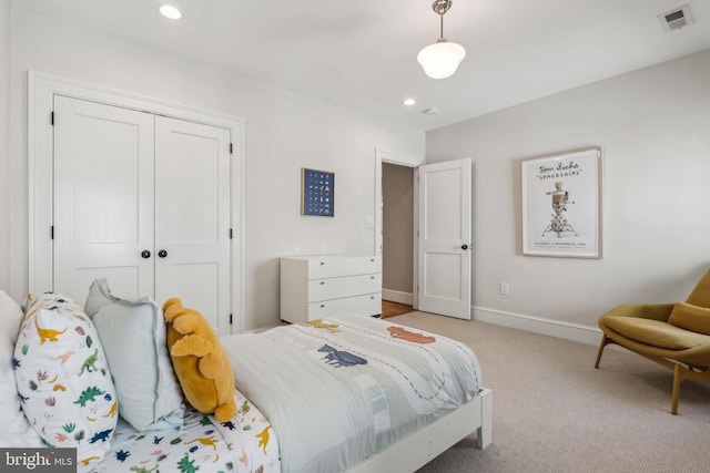 bedroom featuring light carpet, a closet, recessed lighting, and baseboards
