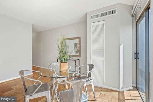 dining space with visible vents and baseboards