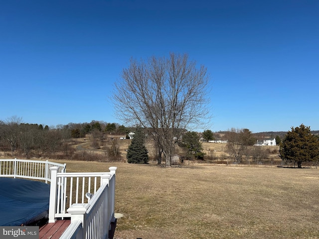 view of yard featuring a rural view