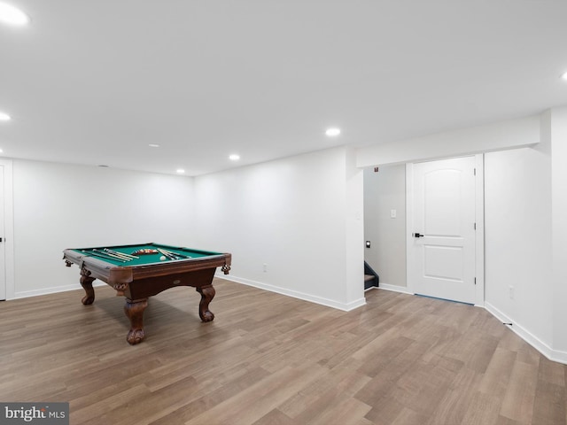 playroom with billiards, light wood-style flooring, recessed lighting, and baseboards