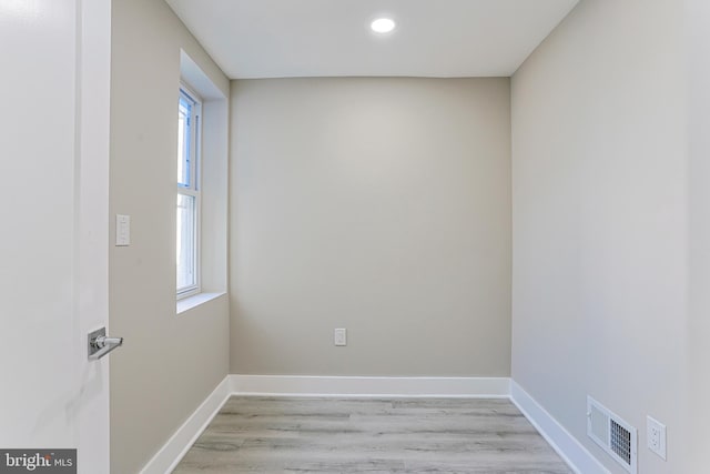 empty room with light wood finished floors, baseboards, visible vents, and recessed lighting