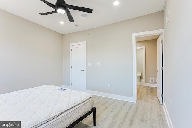 bedroom with a ceiling fan, baseboards, visible vents, light wood-style floors, and recessed lighting