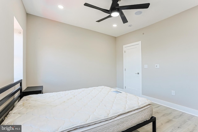 bedroom featuring baseboards, light wood-style flooring, recessed lighting, and a ceiling fan