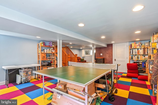 recreation room featuring recessed lighting