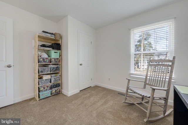 living area with visible vents, carpet flooring, and baseboards