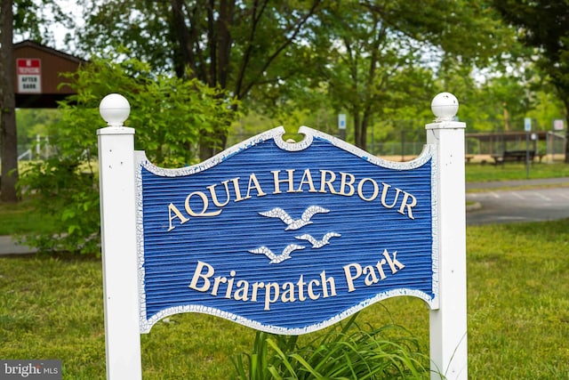 view of community / neighborhood sign