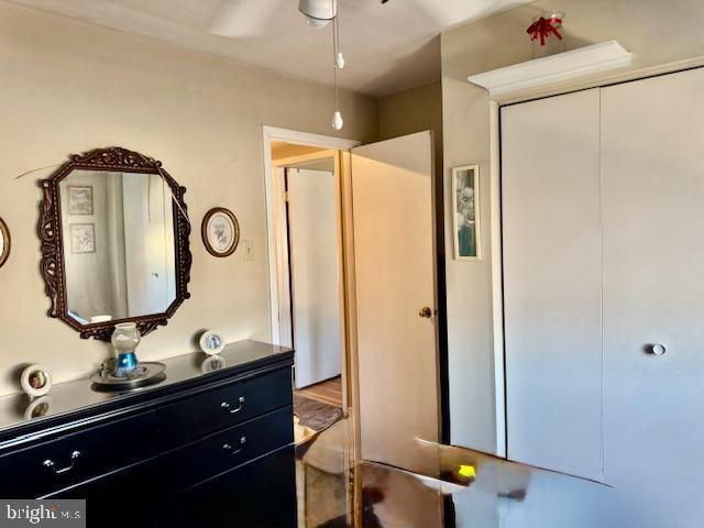 bathroom with ceiling fan