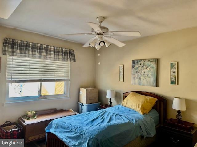 bedroom featuring a ceiling fan