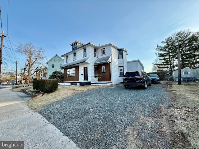 view of front of property with driveway