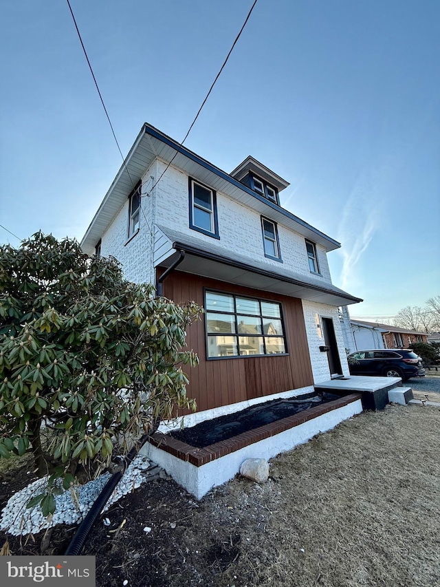 view of american foursquare style home