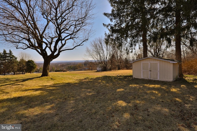 view of yard featuring an outbuilding and a shed