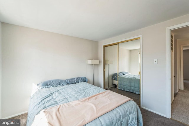 bedroom featuring carpet flooring, baseboards, and a closet