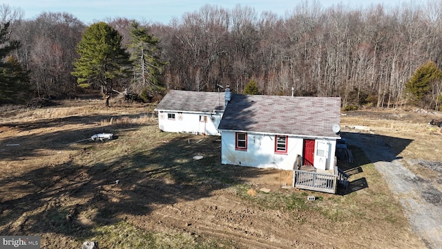 view of outdoor structure featuring an outbuilding and a wooded view