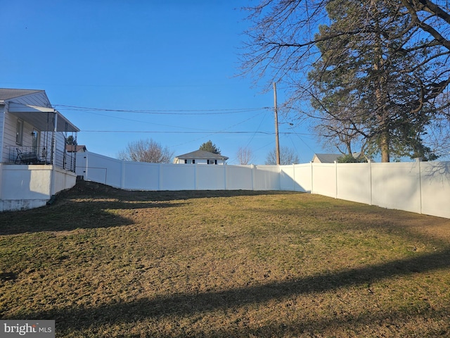 view of yard featuring a fenced backyard