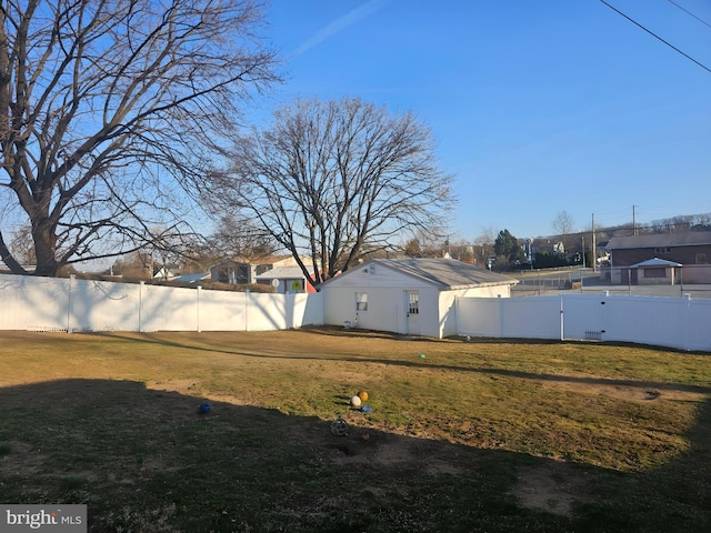 view of yard featuring a fenced backyard