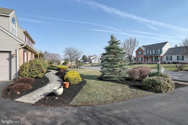 view of yard with a garage and a residential view