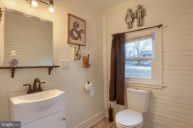 bathroom featuring vanity, toilet, and baseboards