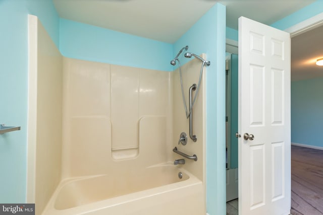 bathroom with tub / shower combination