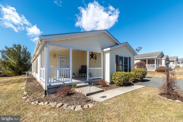 view of front of house featuring a porch and a front lawn