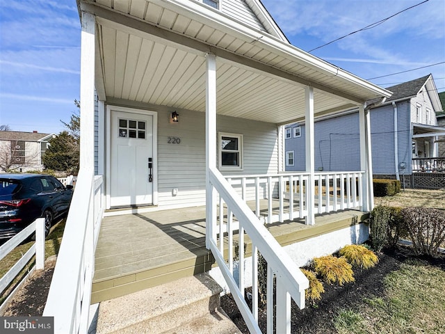 property entrance featuring a porch