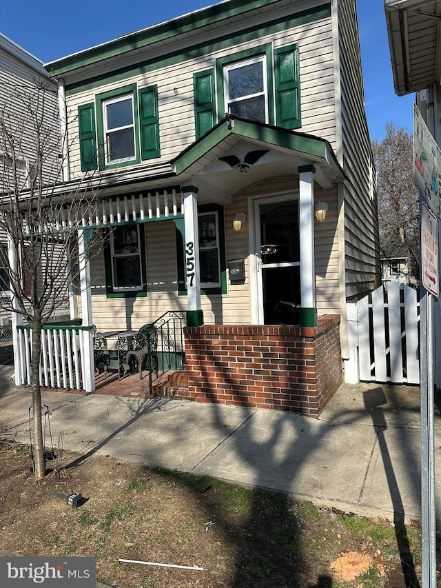 view of front facade featuring a porch