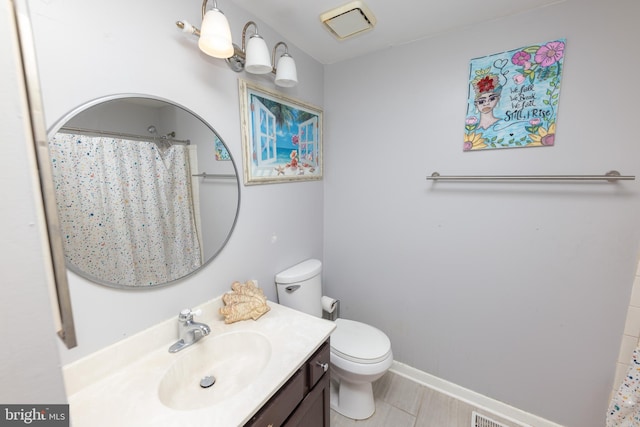 bathroom featuring vanity, a shower with curtain, visible vents, baseboards, and toilet