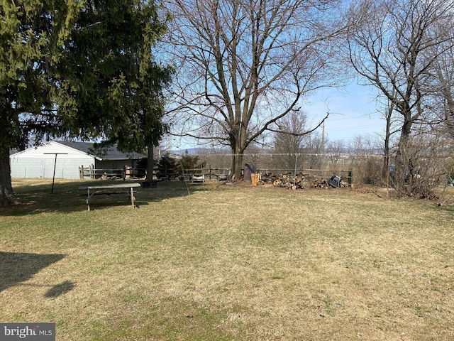 view of yard featuring fence