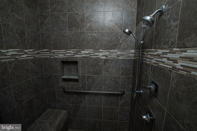 full bath with tiled shower