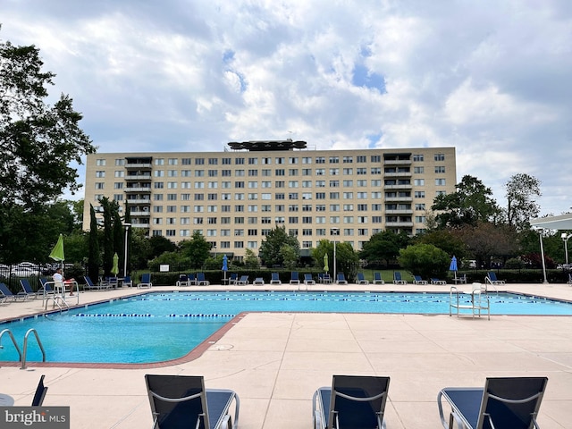 6621 Wakefield Dr Unit 403, Alexandria, VA 22307 - community pool with a patio