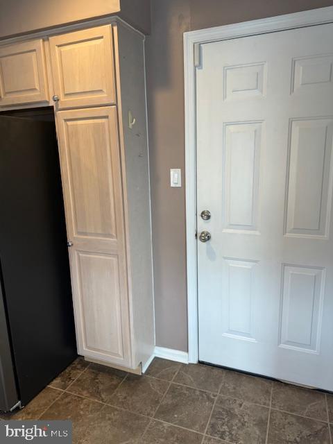 entryway featuring baseboards