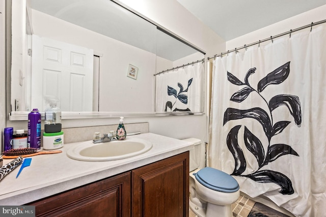 full bathroom with toilet, curtained shower, and vanity