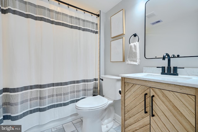 full bathroom with visible vents, toilet, vanity, and a shower with curtain