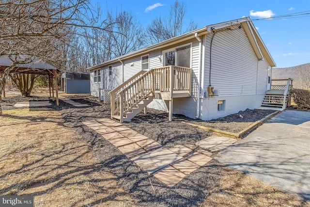 view of front of home with an outdoor structure