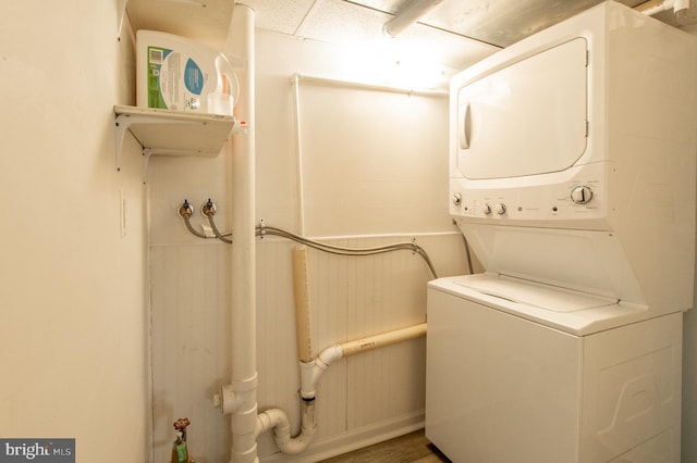 laundry area featuring laundry area and stacked washing maching and dryer