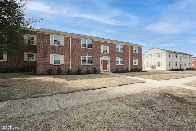 view of front facade featuring a front lawn and brick siding