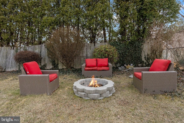 view of yard featuring a fenced backyard and an outdoor fire pit