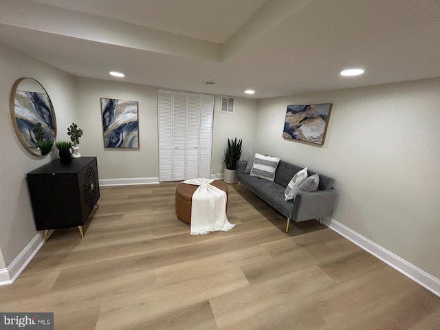 living room featuring recessed lighting, light wood-type flooring, and baseboards