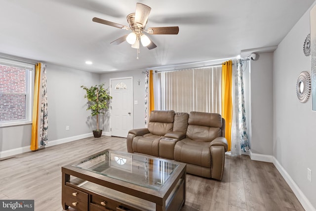 living area featuring visible vents, baseboards, light wood-style flooring, recessed lighting, and ceiling fan