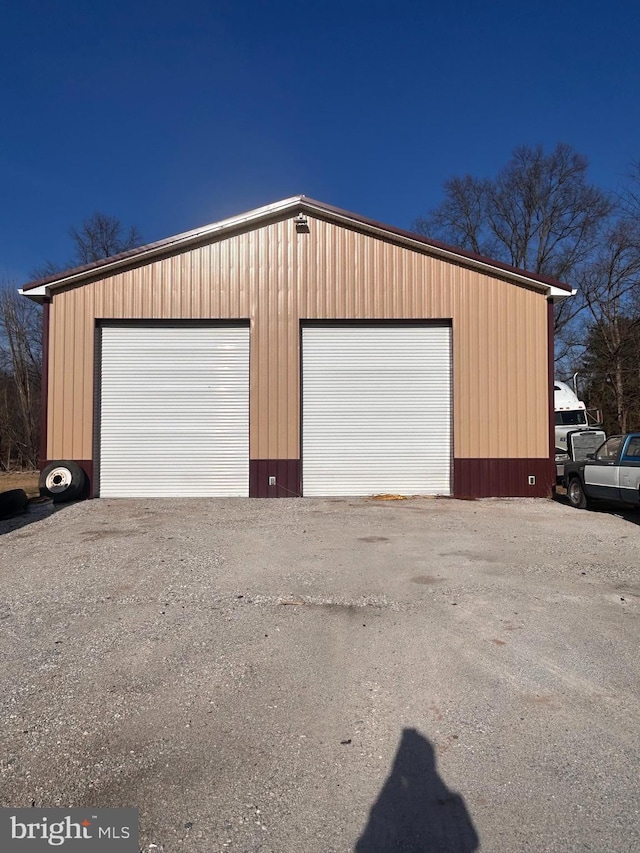 view of detached garage