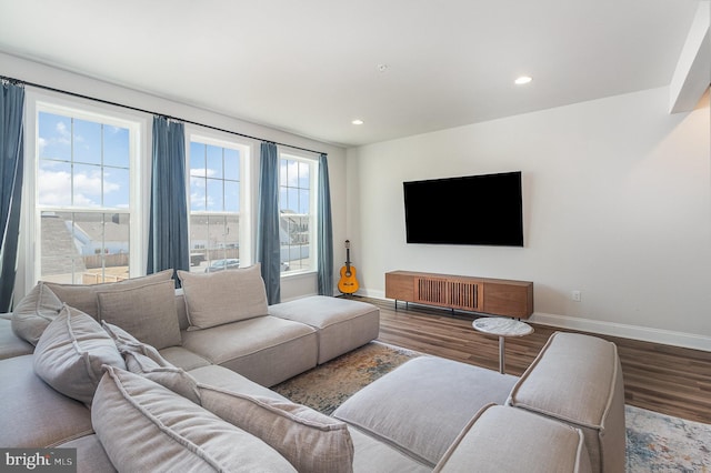 living room featuring recessed lighting, baseboards, and wood finished floors