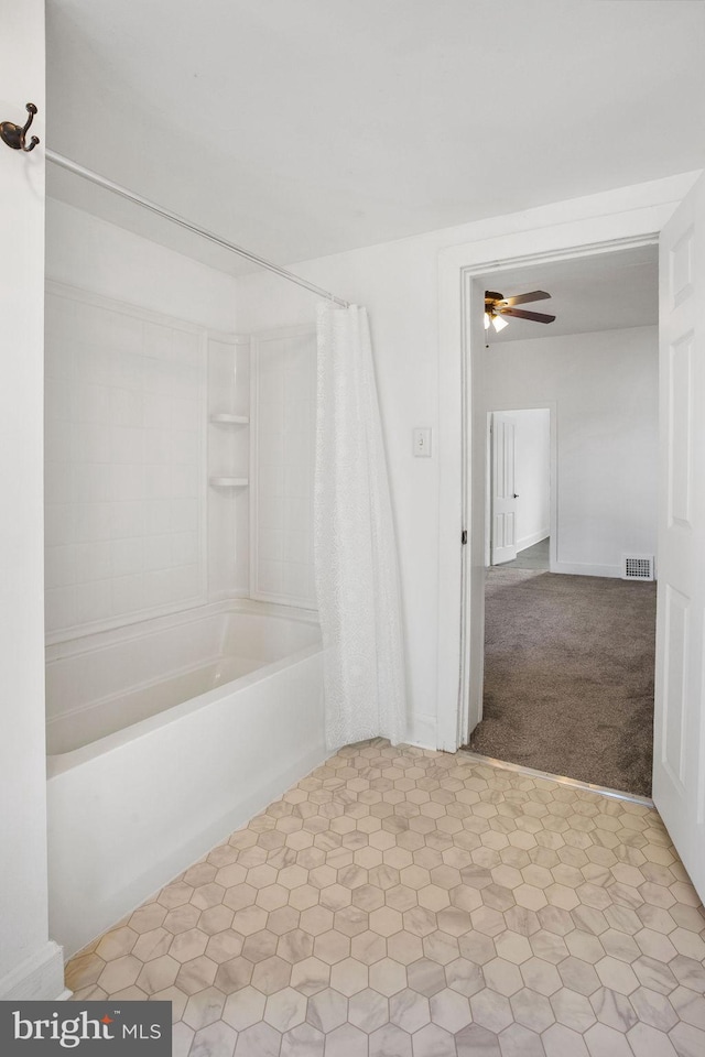 bathroom featuring visible vents, ceiling fan, and shower / bath combo