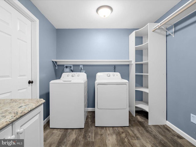 laundry room featuring baseboards, dark wood-style floors, and washing machine and clothes dryer