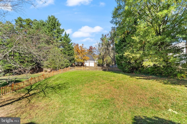 view of yard featuring fence